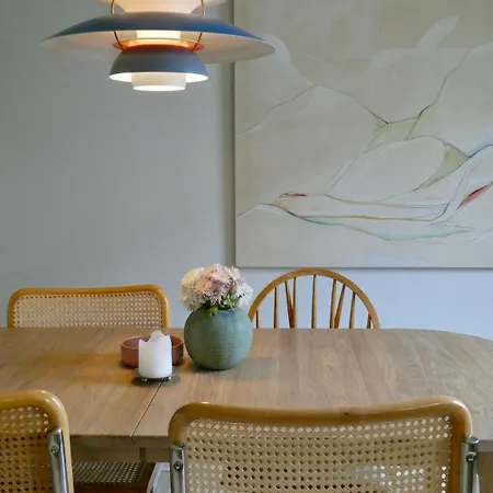Large, Newly Renovated With A View Of The Park Apartment *